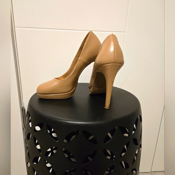 Pretty high heels 👠 beige in color size 5 1/2 - Picture 3 of 5
